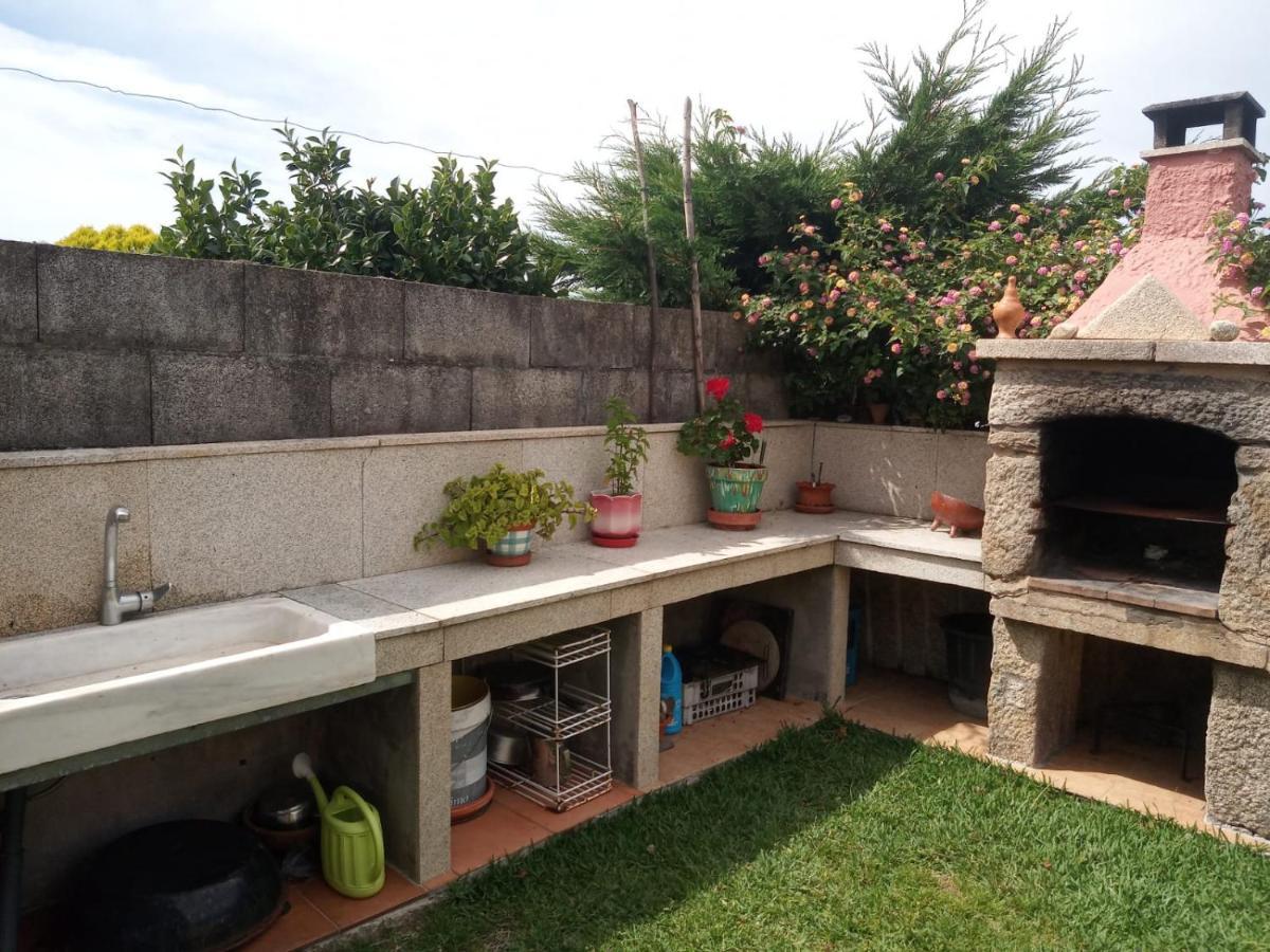 Casa Con Jardin En Primera Linea De Playa O Grove Exterior photo